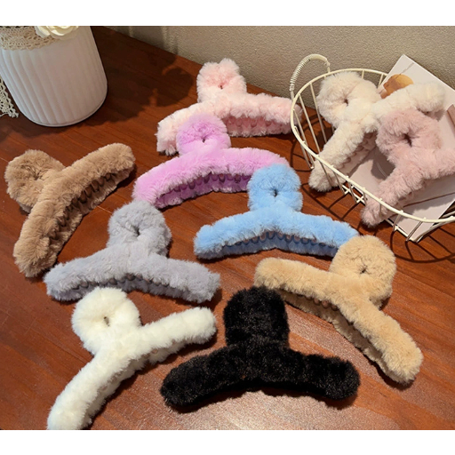 Grande presilha de garra de pelúcia