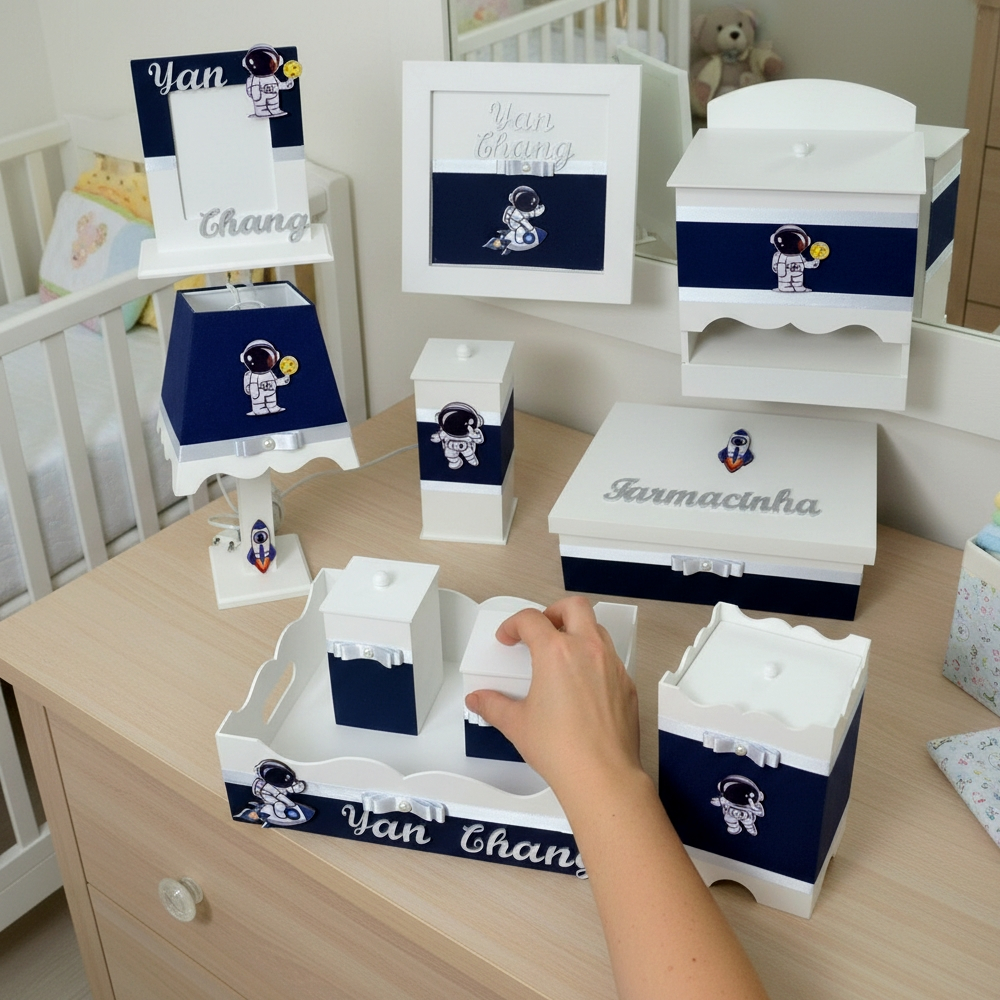 Kit Higiene bebê decorado Mdf com nome Astronauta espaço foguete