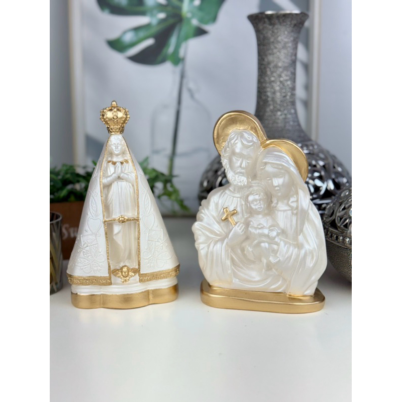 imagem nossa senhora aparecida 20cm tradicional + sagrada família 20cm perolado dourado gesso
