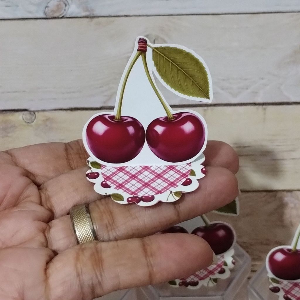 Aplique em Pé 3D Cerejinha Festa Infantil Personalizado Nome e Idade para Decoração e Lembrancinha