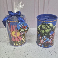 COFRINHO PARA LEMBRANCINHA - FESTA - VINGADORES/HEROIS | VÁRIOS TEMAS | ACOMPANHA EMBALAGEM, LAÇO DE CETIM E TAG
