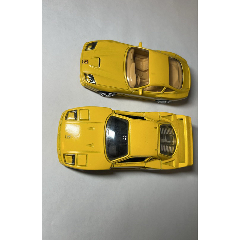 Lote de 4 carros em miniatura - 3 Ferraris e 1 Lamborghini - usado - antigo