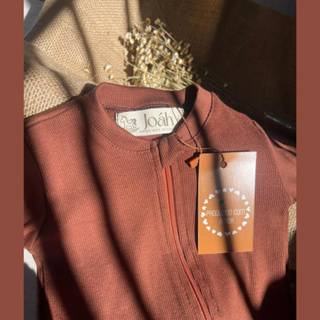 Macacão canelado bebe menina menino com ziper neutro minimalista enxoval algodão em Oferta na Shopee