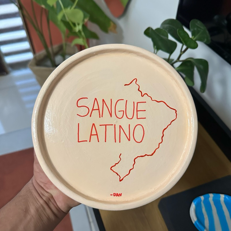 Prato decorativo de argila para parede - Sangue Latino