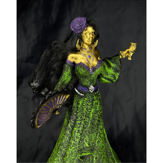 Estátua/Escultura Imagem Pombagira Figueira com Leque e Taça em Oferta na Shopee