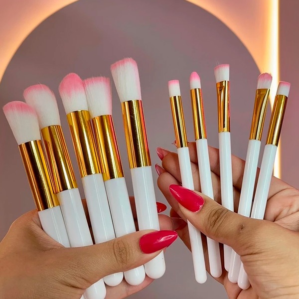 Kit 10  Pincéis Kabuki Maquiagem Profissional Cerdas para base pó blush contorno iluminador sombra delineado e corretivo