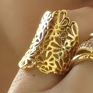 Anel Feminino Ouro 18k Banhado, Modelo Grande e Vazado, Hipoalergênico e Resistente, Joia Versátil para Presentear, Real