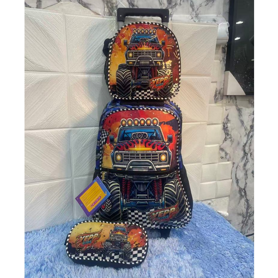 Kit Mochila Escolar, Estojo e Lancheira Desenhos em Relevo 3D com Rodinhas – Monster Truck - Carros - Mochila Infantil -