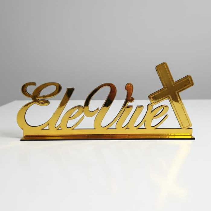 Enfeite de Mesa "Ele Vive" - MDF Dourado, Prata e Cru para Santa Ceia 29cm x 15cm em Oferta na Shopee