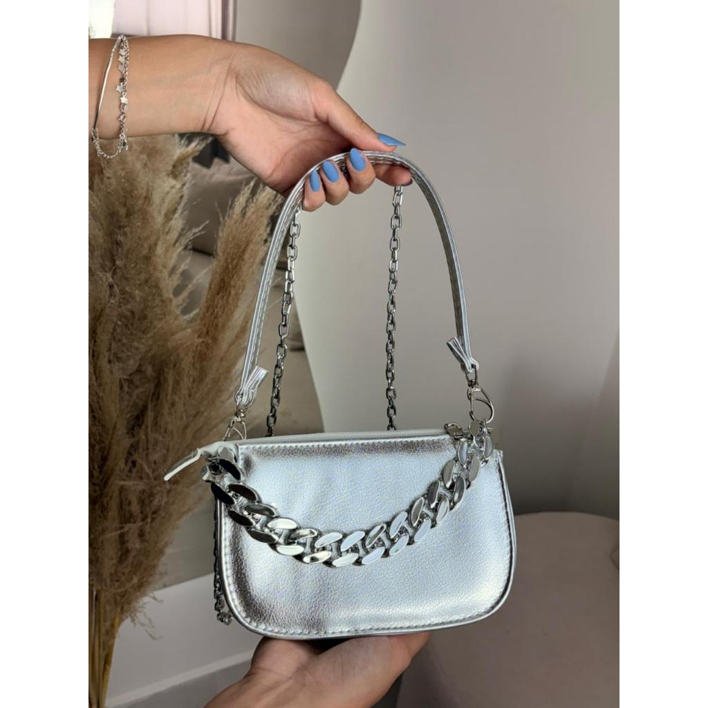 Bolsa feminina pequena com corrente — foto 3