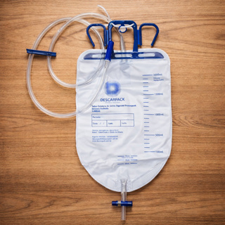 Kit c/ 10 Bolsas Coletora de Urina Sistema Fechado 2000ml - Descarpack em Oferta na Shopee