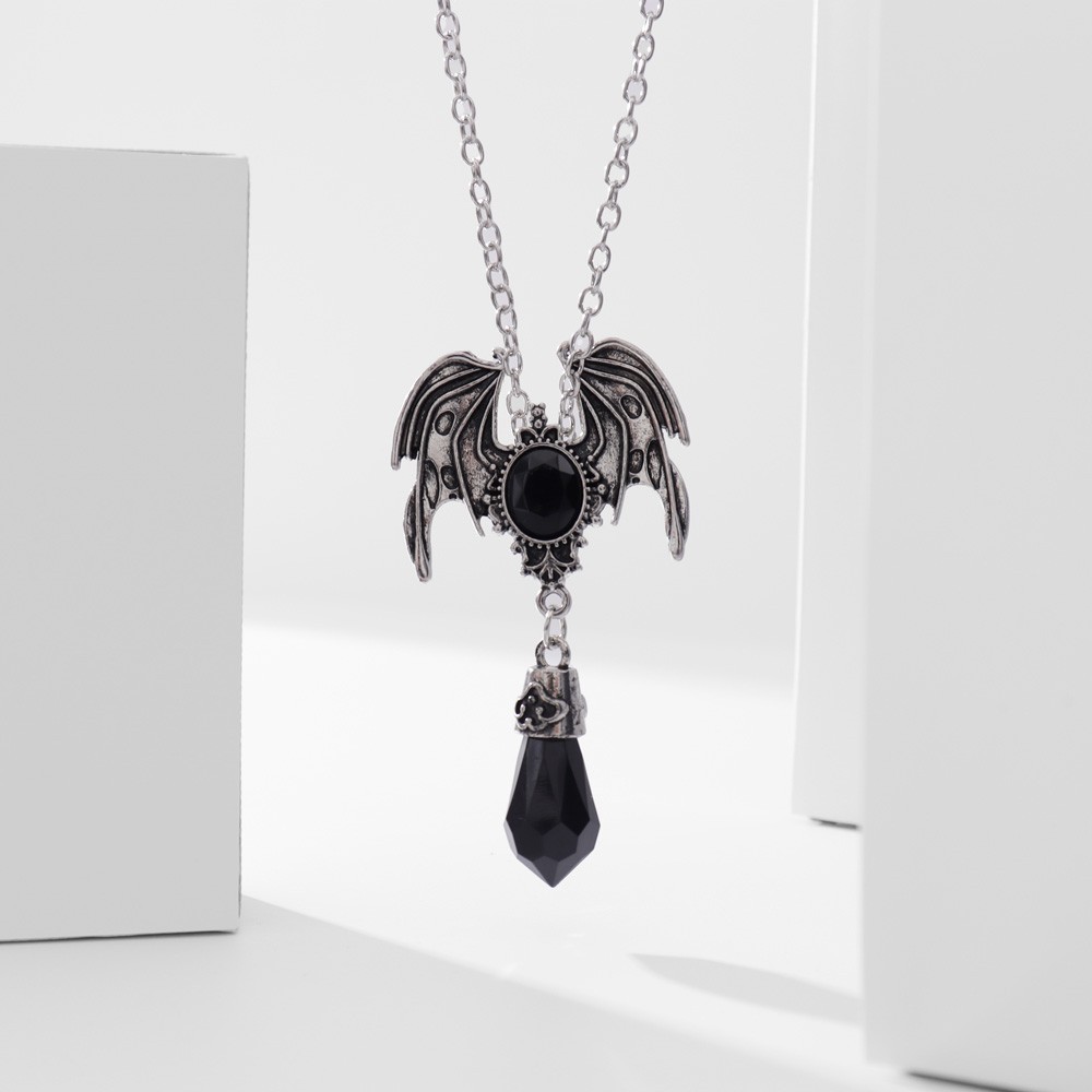 Colar Gótico Asas Cristal Preto Alternativo Dark Medieval Morcego Gótico Vampiro Halloween