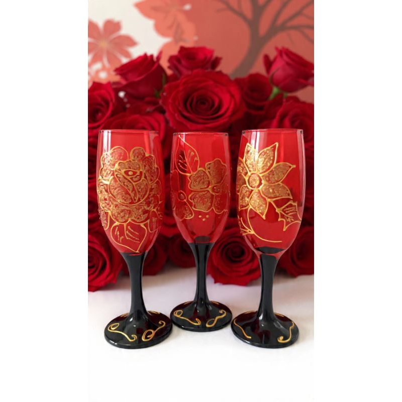 Taça Cigana Pomba Gira vermelha com preta flores douradas Vidro 150ml