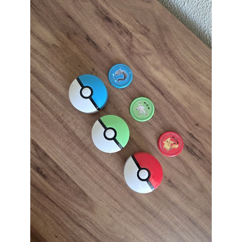 Lote Pokémon: 3 Lançadores de Pokébolas + 3 Spinners/Tazos (Colecionador)
