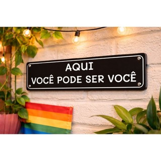 Placa decorativa LGBTQIAPN+ 20x5cm Plaquinha PLA com frases divertidas Escrito Relevo GAY CASAL AMOR