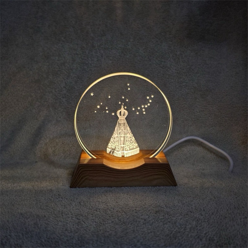 Luminária Nossa Senhora Aparecida USB 8 cm em Vidro Bivolt Luz LED Decorativa Decoração Católica