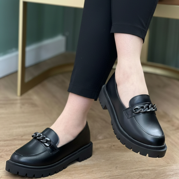 Mocassim Feminino Clássico Confotavél Corrente Bico Redondo Tratorado Salto Baixo