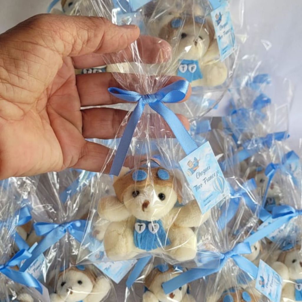 Lembrancinha urso pelúcia aviador chaveiro  no saquinho com inicial 20 peças