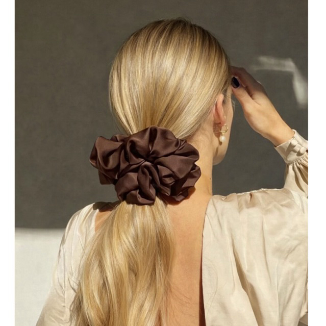 Scrunchie tradicional ou Maxi em cetim anti frizz - para todos os tipos de cabelo em Oferta na Shopee