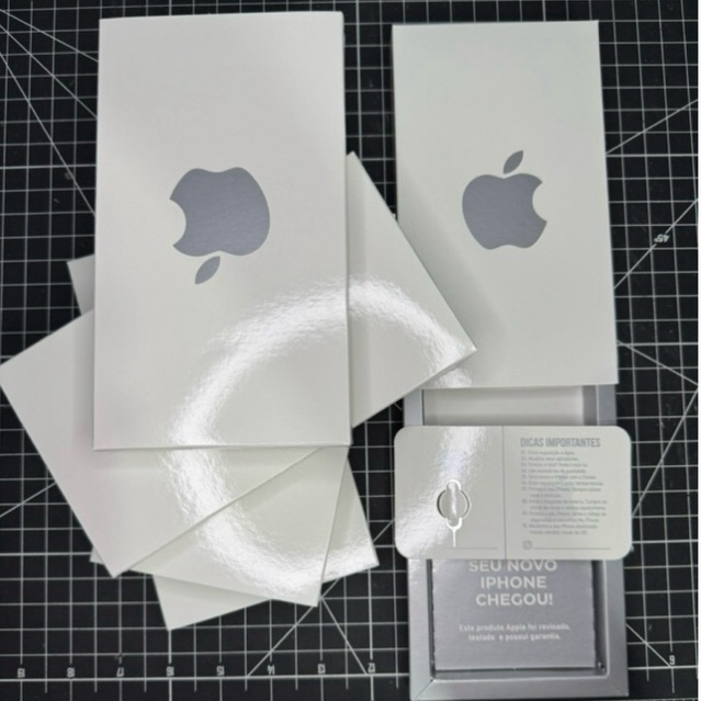 Kit 50 Caixas Brancas para iPhone + Chave de Chip