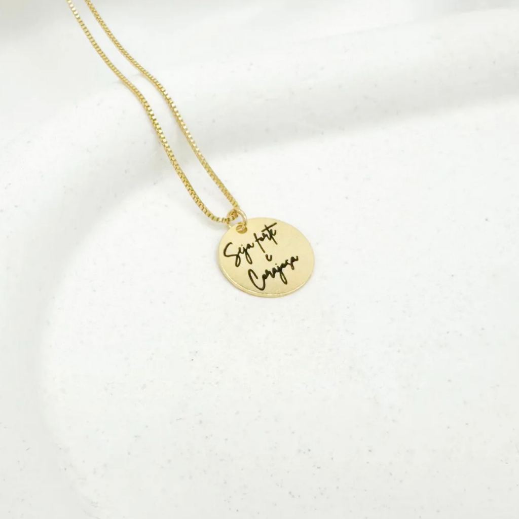 Colar Feminino Seja Forte e Corajosa Semijoia l Prata e Dourado