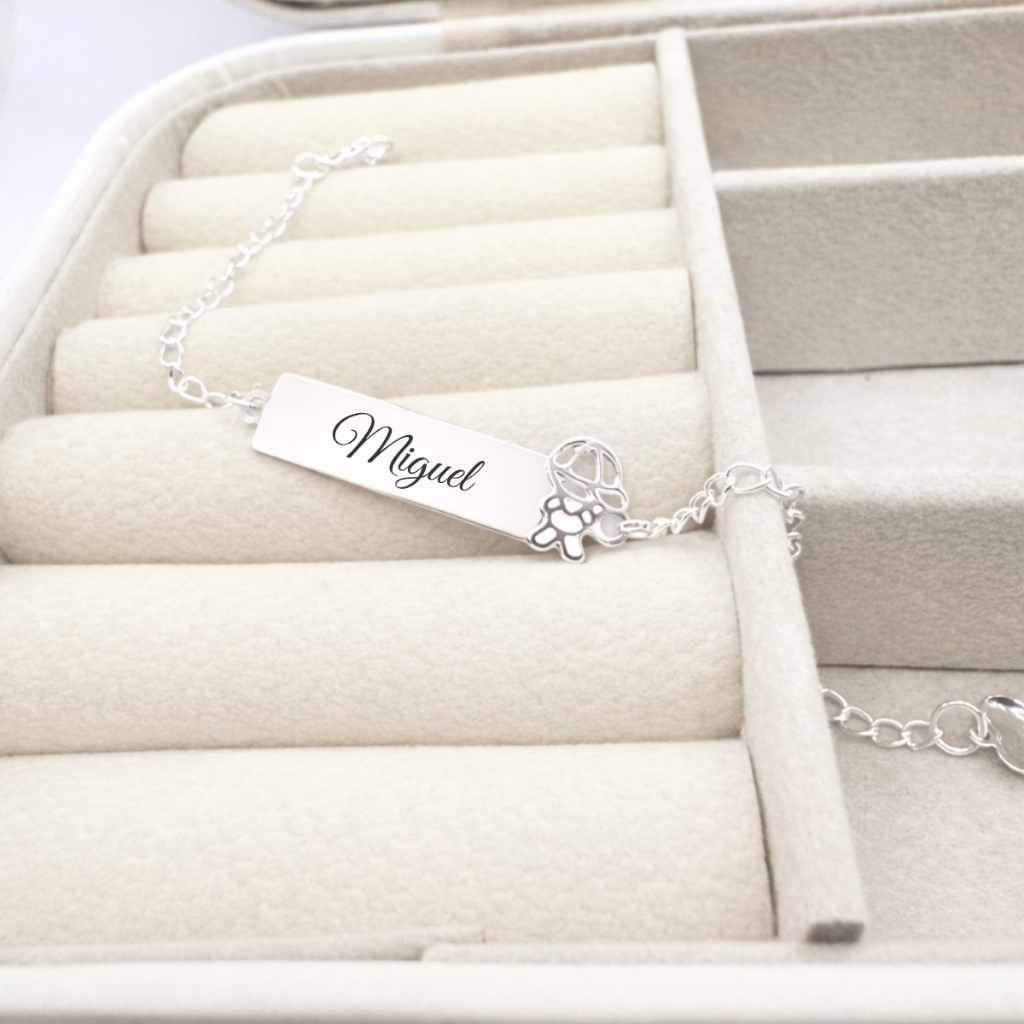 Pulseira Infantil Personalizada Com Boneco Menino Menina Com Gravação Nome Prata