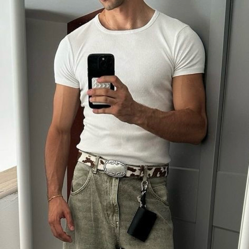 Baby Tee Masculina "Fitted Vibe" Caimento Ajustado Streetwear Alternativo Conforto Premium Off-White 100% Algodão em Oferta na Shopee