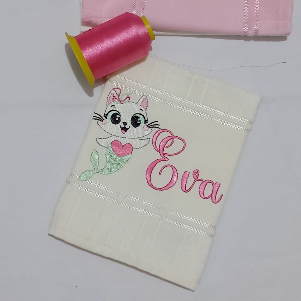 Toalha Boca 30x45 Bordado Nome com Desenho para Escolar - Batizado - Bebê - Toalha de Mão -Maternidade