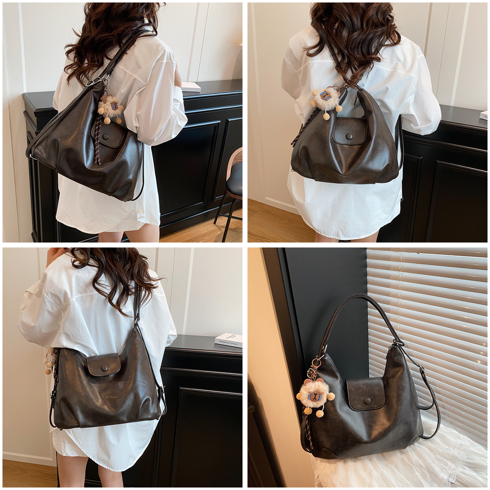 Bolsa Feminina Pequena de Ombro Impermeável com Pingente — foto 5