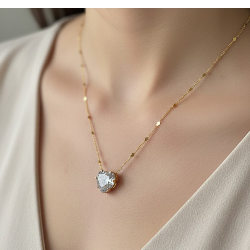 Colar Feminino Choker Corrente de Corações com Pingente Coração Grande Cristal Zircônia Folheado a Ouro Luxo