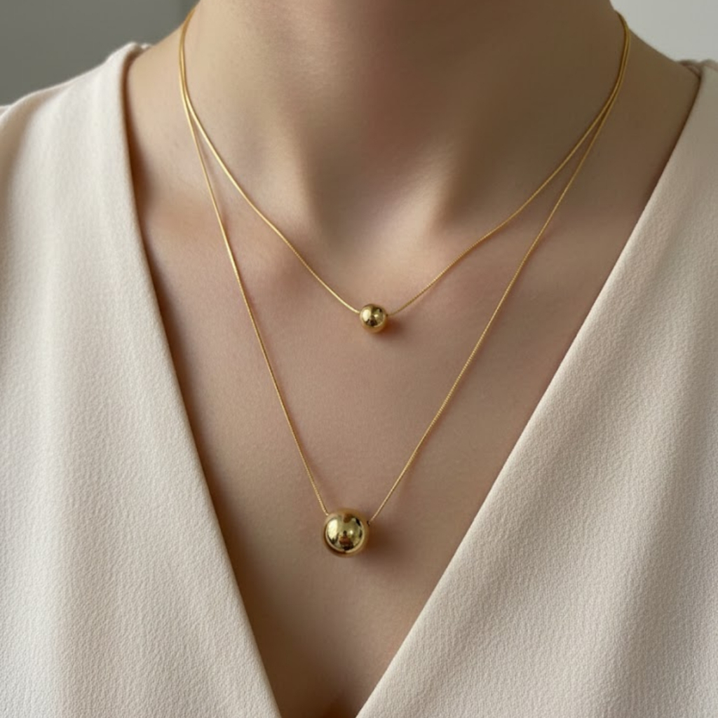 Colar Duplo Feminino Gargantilha Corrente Rabo de Rato com Pingente Bola Esfera Folheado a Ouro 18k Moderno