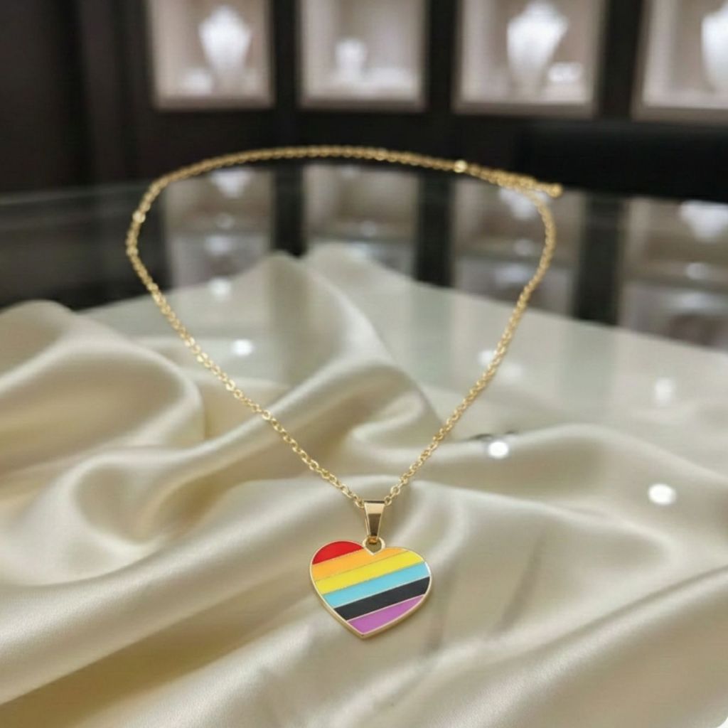 Colar Feminino Dourado Choker Gargantilha Coração Colorido Dourado Delicado folheado Ouro 18k Curto