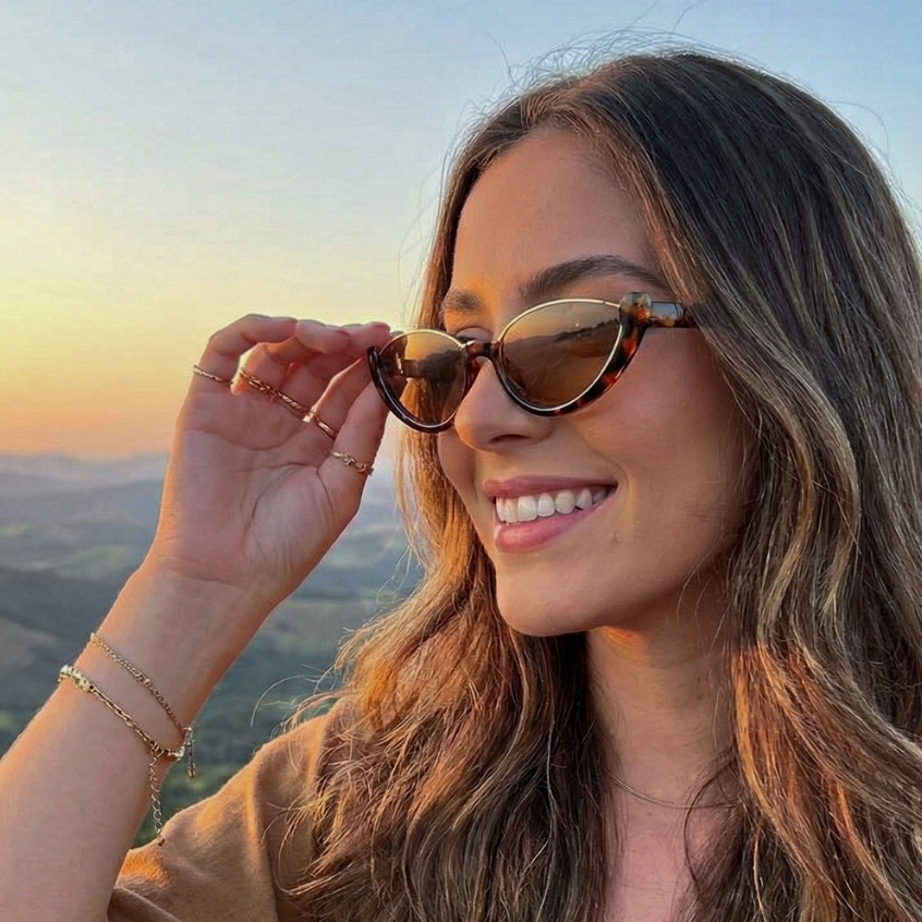Óculos de Sol Feminino Gatinho Arredondado Ilook Fashion Moderno Preto com Dourado Proteção UV400 em Oferta na Shopee