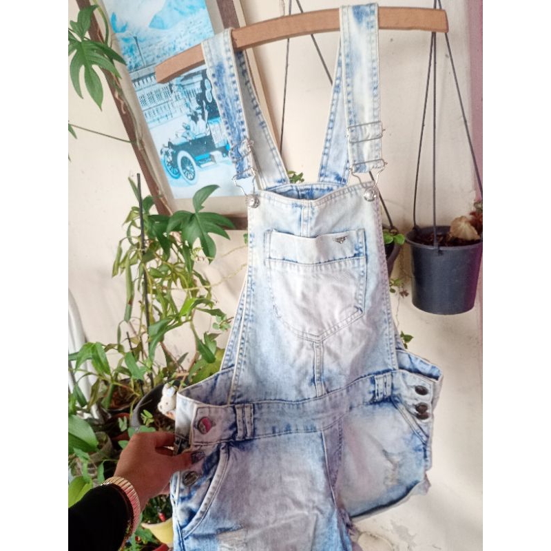 Macacão Jardineira Jeans Curto Feminino Mesclado Azul e Branco Tamanho 38 | Brechó