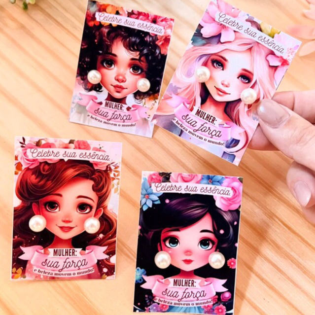 Kit com 50 Card com Brinco (Bonecas- Dia da Mulher) Mimos e Brindes | Lembrancinha Feminina