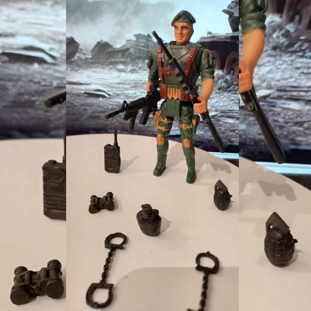 Boneco Militar Tropa de Elite 10 Peças Soldado Fuzil Binoculo Algemas Radio Galão de Agua