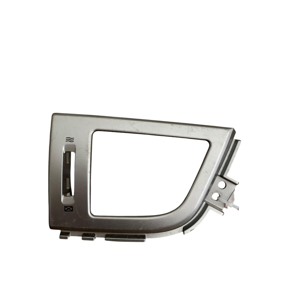 Moldura Difusor De Ar Esquerdo Hyundai I30 2014 2015 2016
