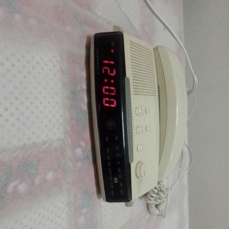 rádio relógio com telefone retro vintage peça para colecionadores ver descrição
