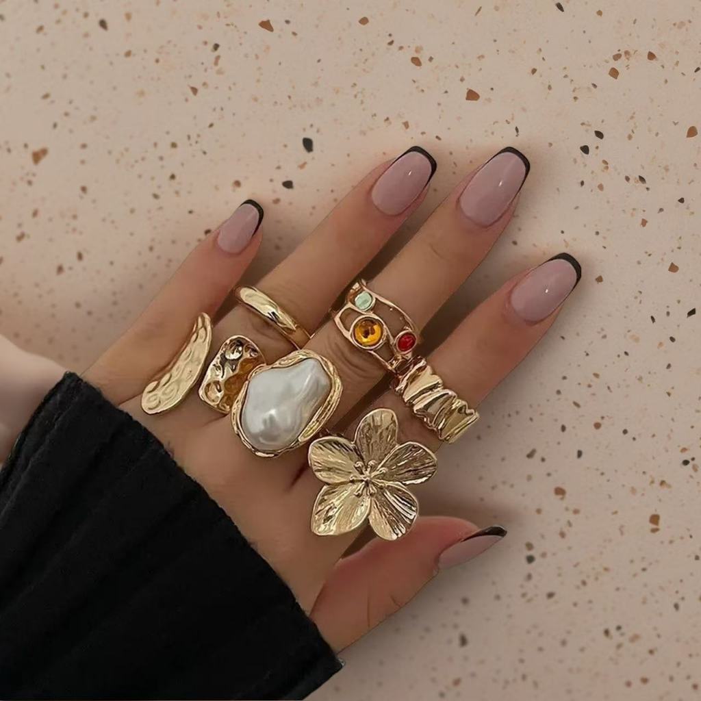 Conjunto de 6 anéis mulheres com flores, pérolas e pedras preciosas em design irregular. em Oferta na Shopee