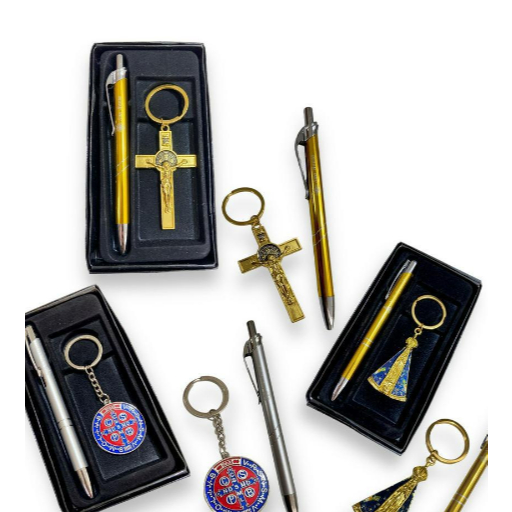 Kit 05 Caneta Com Chaveiro Nossa Senhora Aparecida Ou Cruz de São Bento 05 unidades..