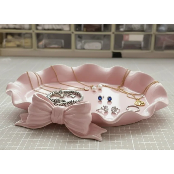 🌸 Porta-Joias Prato Decorativo  com Laço ,plástico resistente, 18x13cm – Delicado e Elegante 🌸