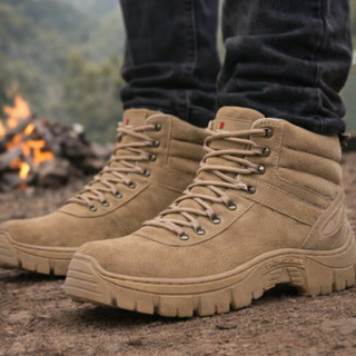 Bota Masculina Estilo Militar Couro Areia Cano Curto Conforto e Resistência