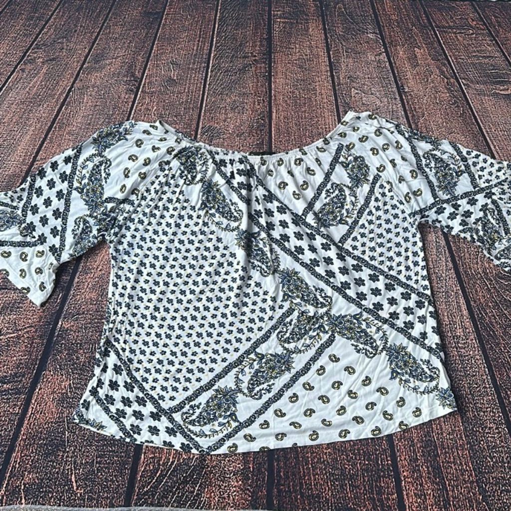 batinha feminina branca com estampas flores azuis g, bata feminina outono inverno g, blusa larguinha (bazar)