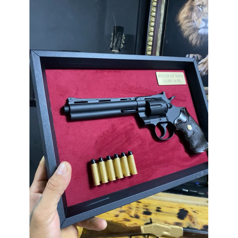 Quadro Militar Revólver Taurus 838 Calibre .38 SPL