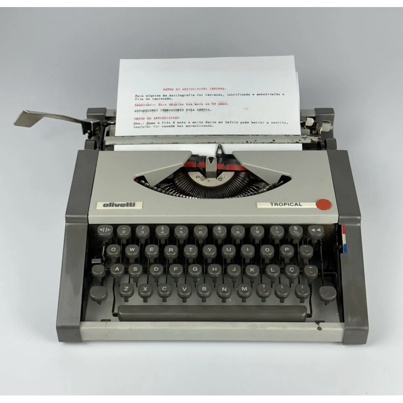 Máquina de Escrever Olivetti Tropical Antiga - Funcionando