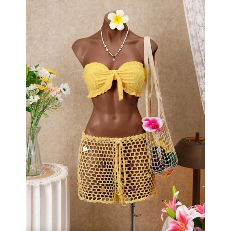 Short de luxo em crochê com cinto regulável e paetês moda praia feminina
