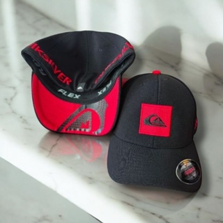 BONÉ FLEX FIT FECHADO ADULTO TAMANHO M ABA CURVA - LOGO BORDADO em Oferta na Shopee