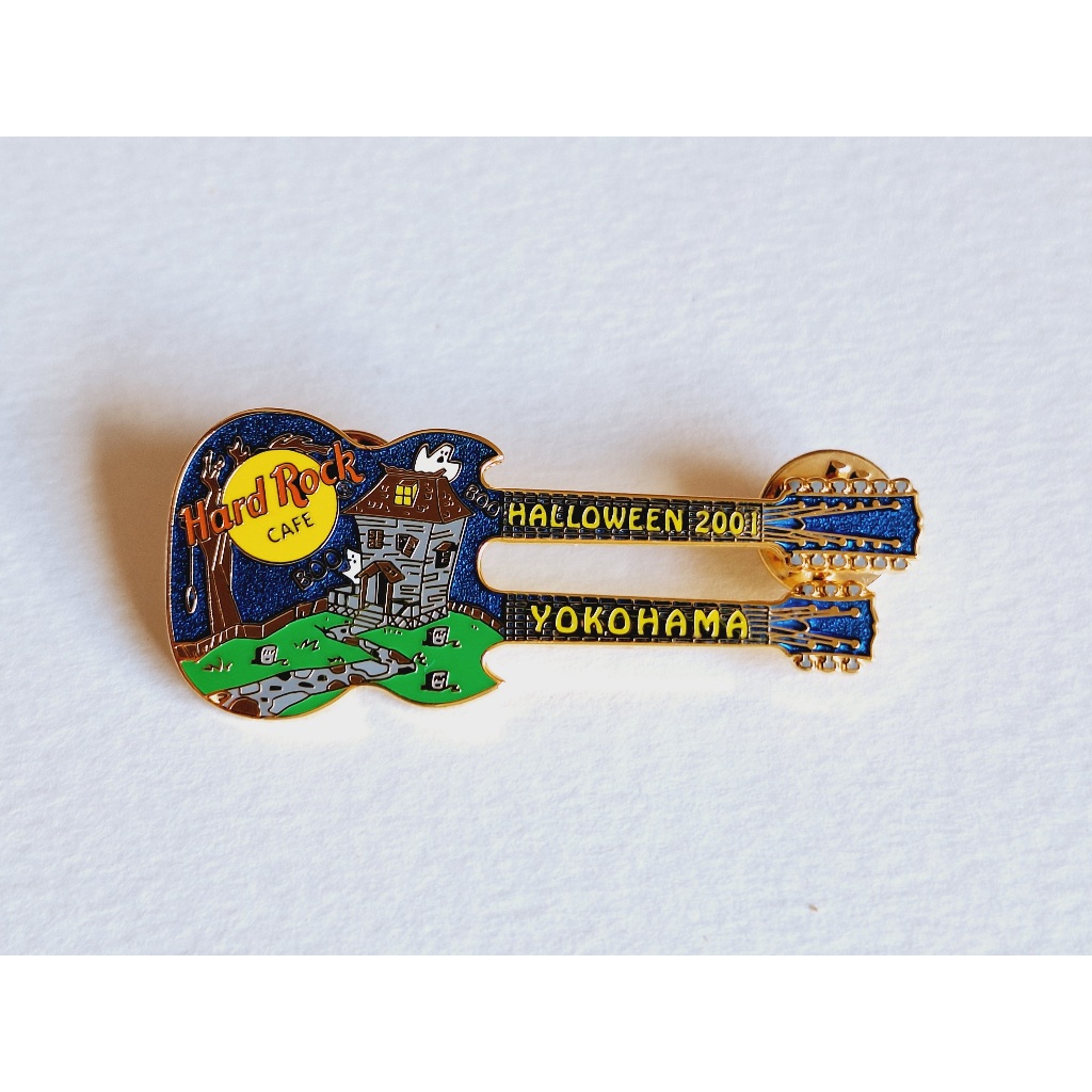 Pin / Broche - Hard Rock Cafe - Yokohama - Halloween 2001 Haunted House Guitar