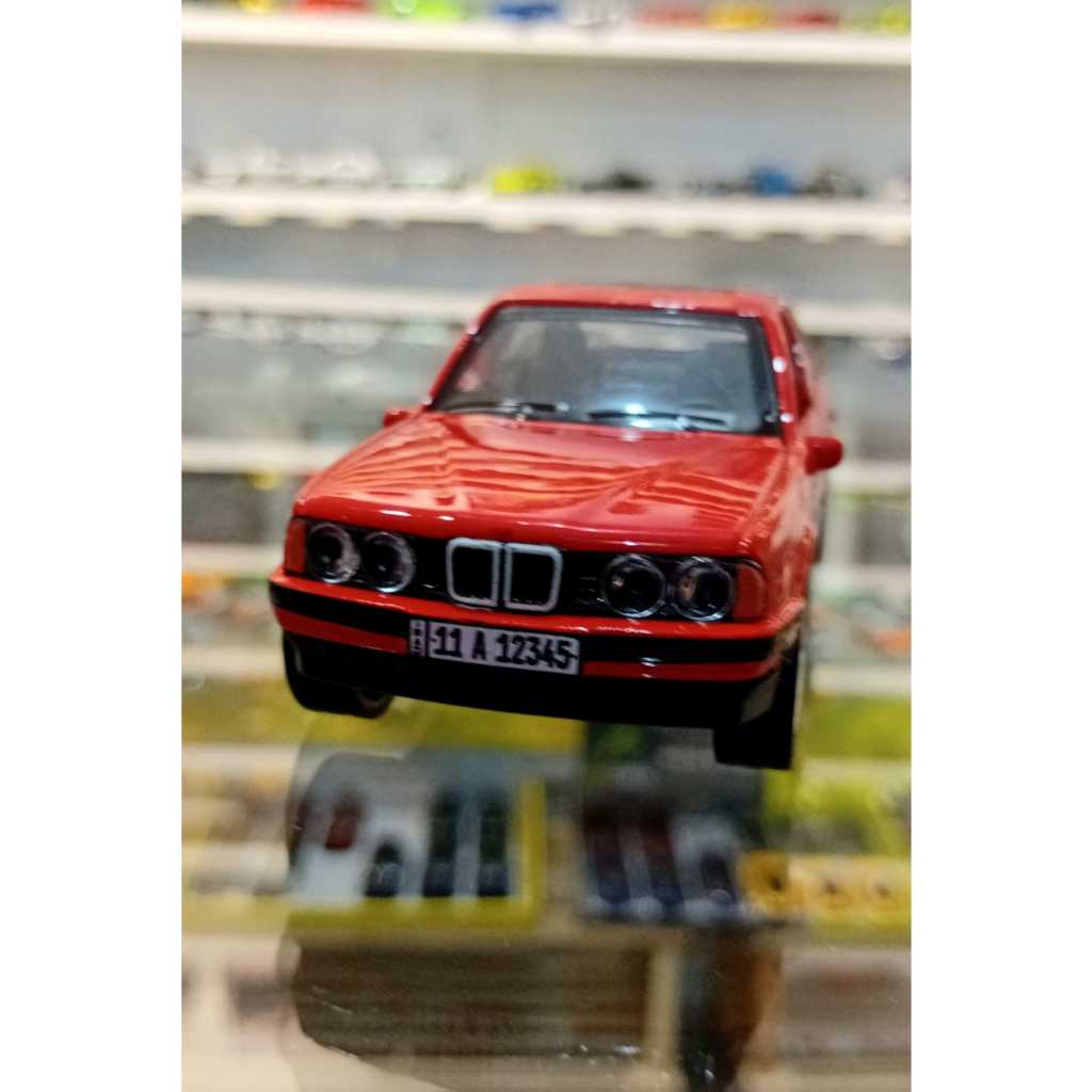 Miniatura Carrinho Metal Escala 1/36 BMW 540 Abre As Portas