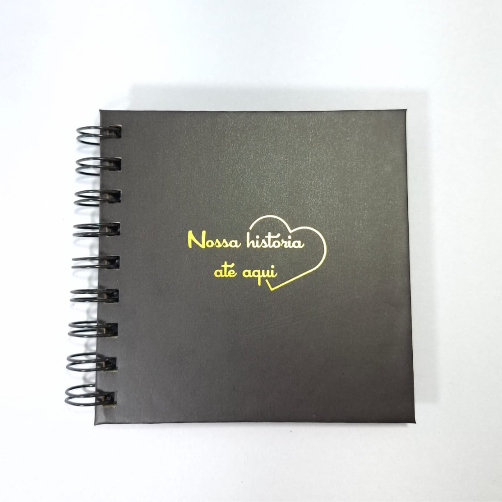 Mini Albúm fotográfico para polaroid estilo scrapbook com efeito luxo hot stamping contendo 25 páginas de cor preto
